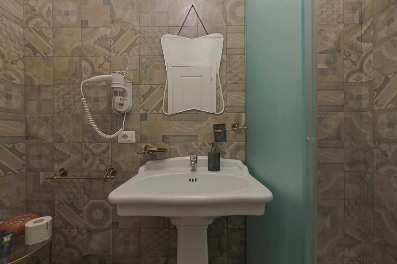 Art House Suites56 Via Del Babuino 56 Rom Exteriör bild